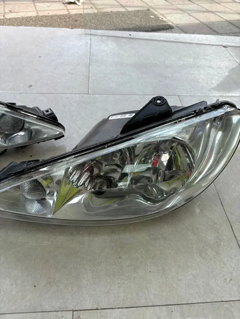 چراغ ۲۰۶ مدرن|قطعات یدکی و لوازم جانبی|رشت, یخسازی|دیوار