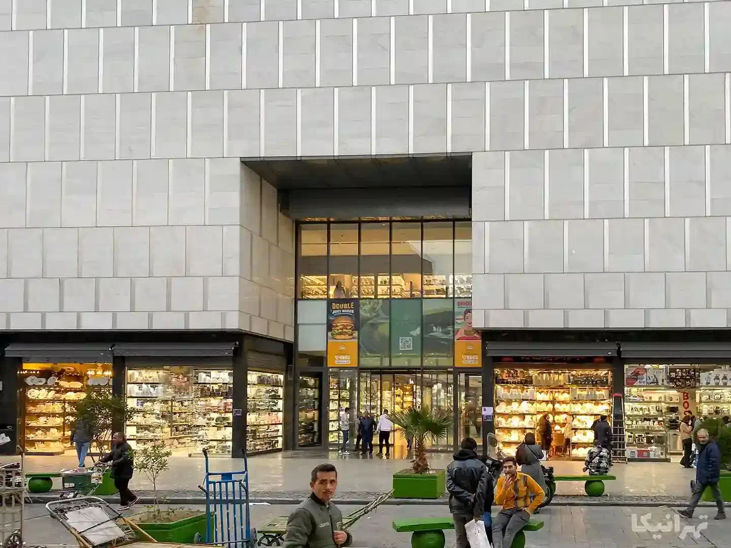 تعدادی نیروی خدماتی آقا نیازمندیم فوری فوری|استخدام سرایداری و نظافت|تهران, شوش (باغ آذری)|دیوار