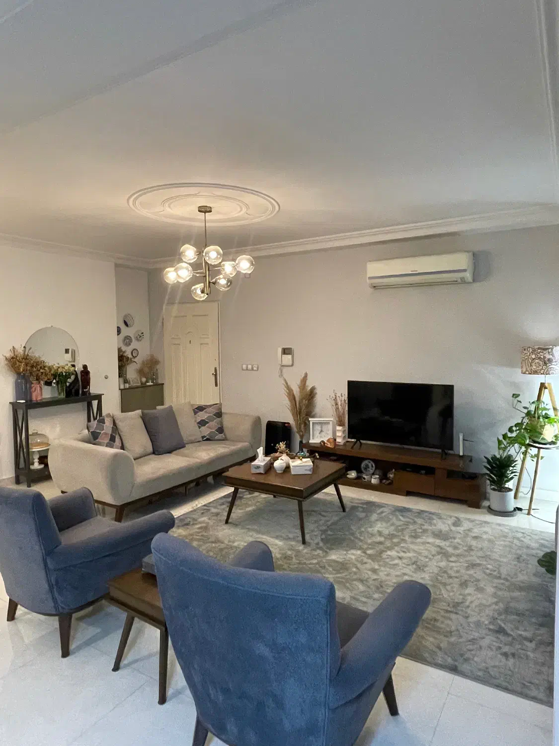 مبلمان ۷ نفره با میز و عسلی|مبلمان خانگی و میز عسلی|رشت, معلم|دیوار