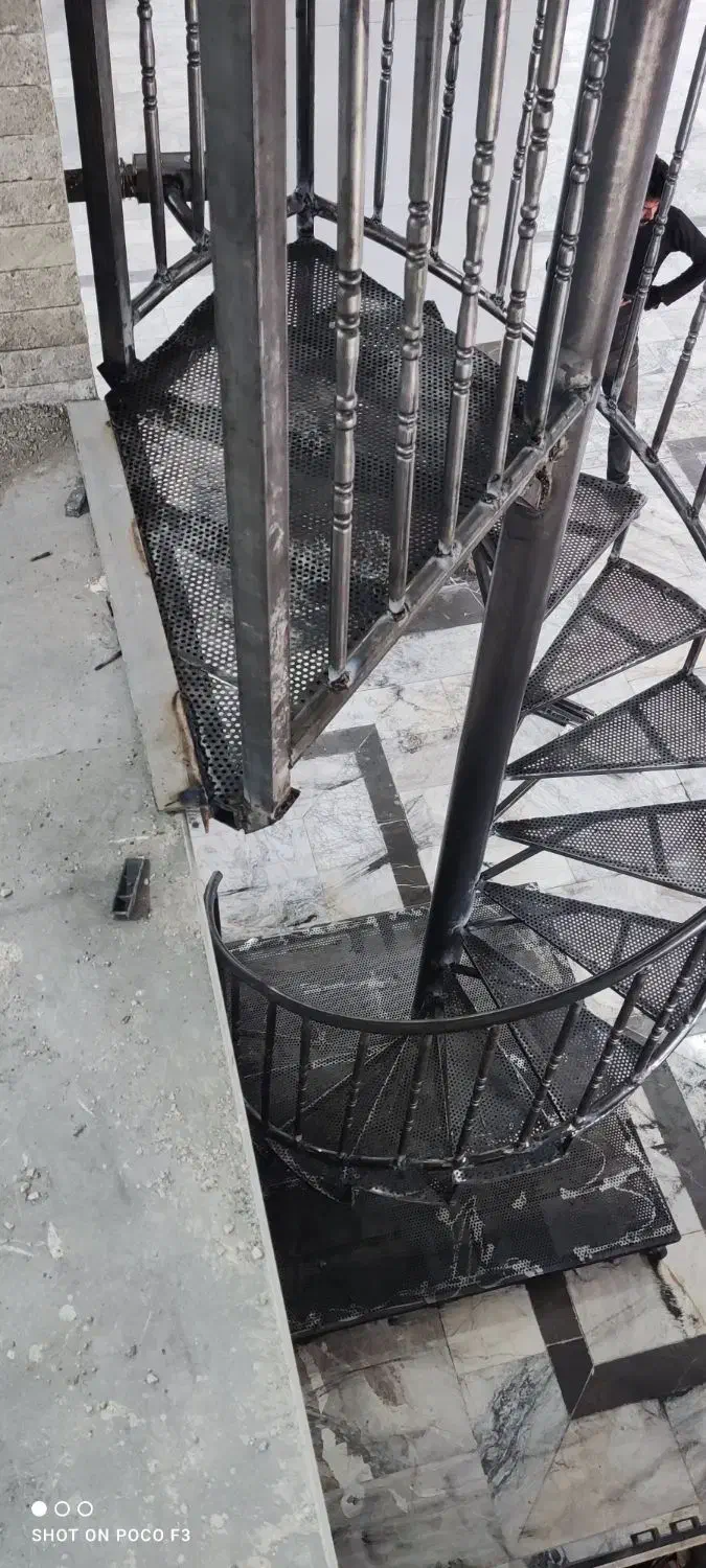 جوشکاری برش کاری خورده کاری پله گرد و ساده سایبان|خدمات پیشه و مهارت|مشهد, گلبرگ شمالی|دیوار