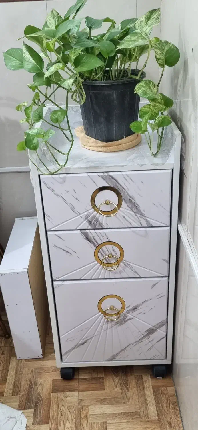 حراج تعدادی تجهیزات ارایشگاهی|آرایشگاه و سالن‌های زیبایی|تهران, جی|دیوار