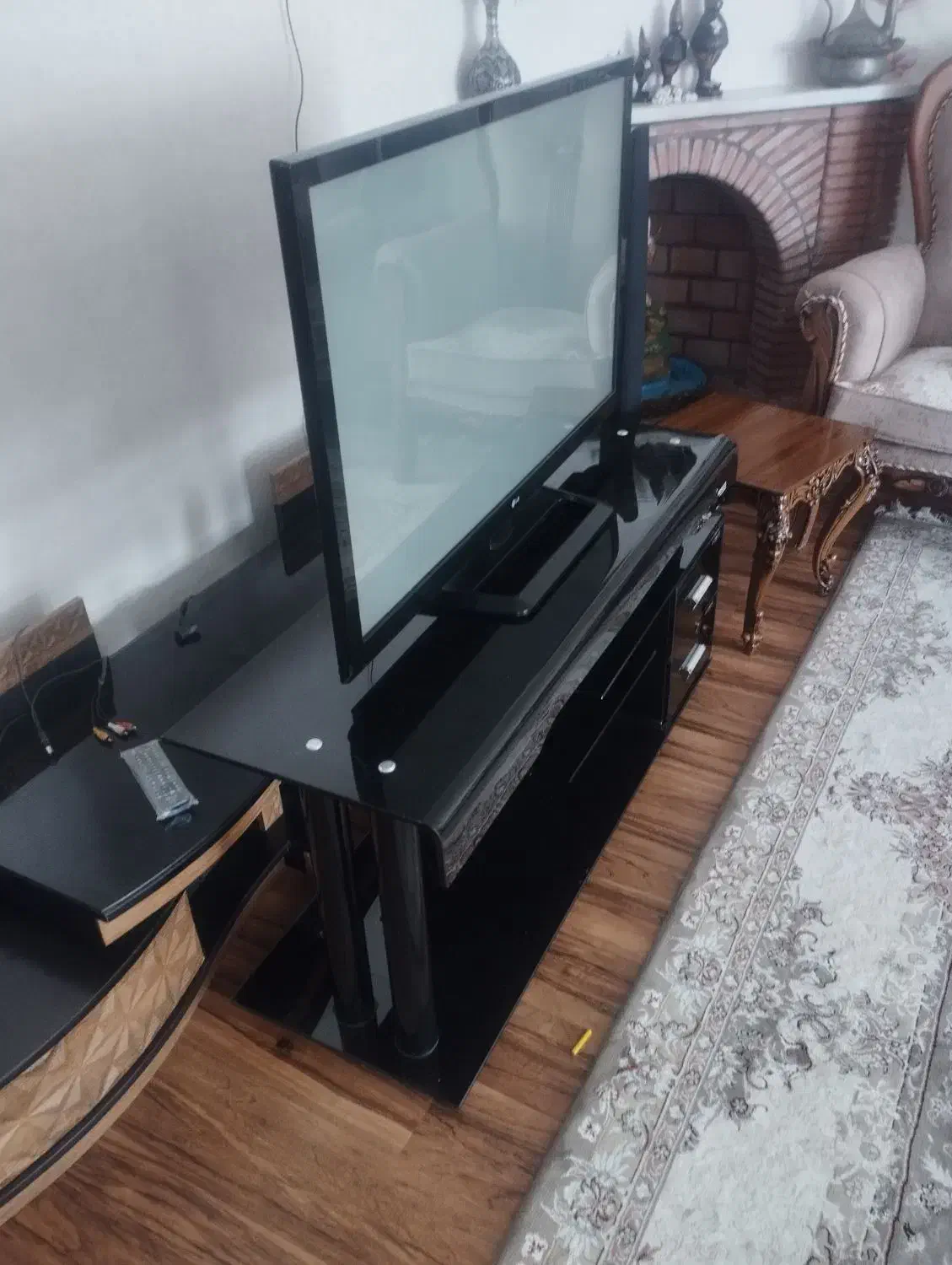 تلوزیون ۴۲ ال جی|تلویزیون و پروژکتور|شاهین‌شهر, شهرک گلدیس|دیوار