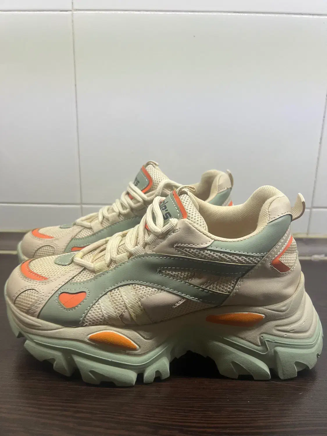 کتانی نو|کیف، کفش، کمربند|الوند, |دیوار