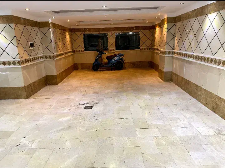 ۹۳ متر، ۲۰۸ غربی، فول امکانات،دو پارکینگ،فرعی دنج