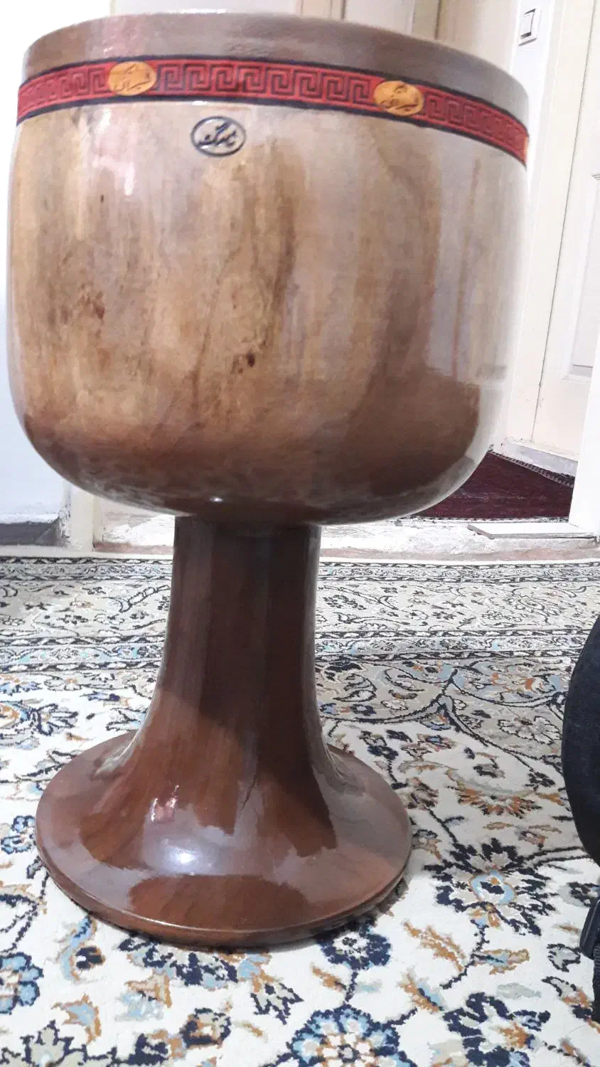 تنبک سه مهر شیرانی چوب یه تیکه|سازهای سنتی|تهران, فلسطین (میدان انقلاب)|دیوار