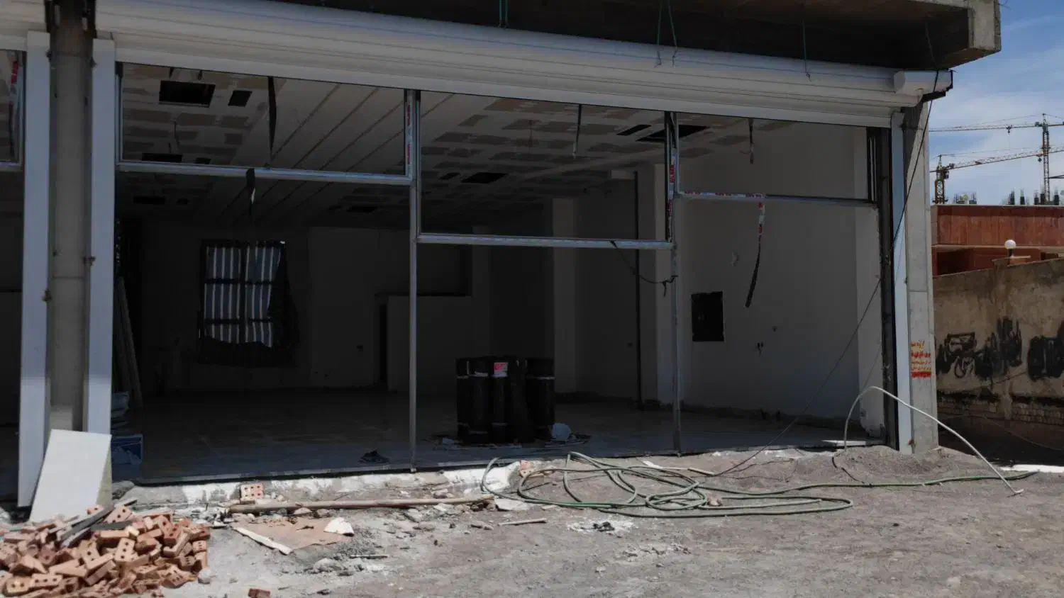 جوشکار ونصب و اجرای والپست وادار شیروانی سقف کاذب|خدمات پیشه و مهارت|تبریز, |دیوار