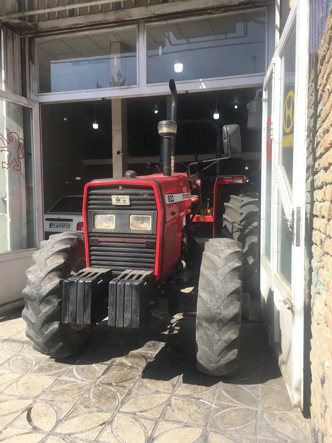 تراکتور ۸۰۰مدل ۹۷ درجه یک|خودرو سنگین|کرمانشاه, |دیوار
