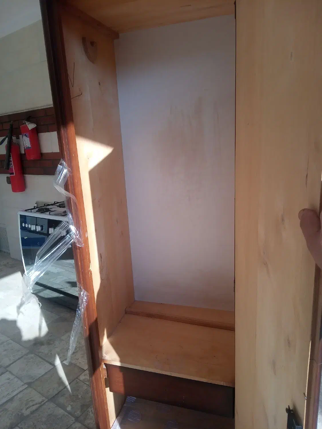 یک کمد لباس تک سالمه بزرگ هست|جاکفشی، کمد، دراور|قم, پردیسان|دیوار