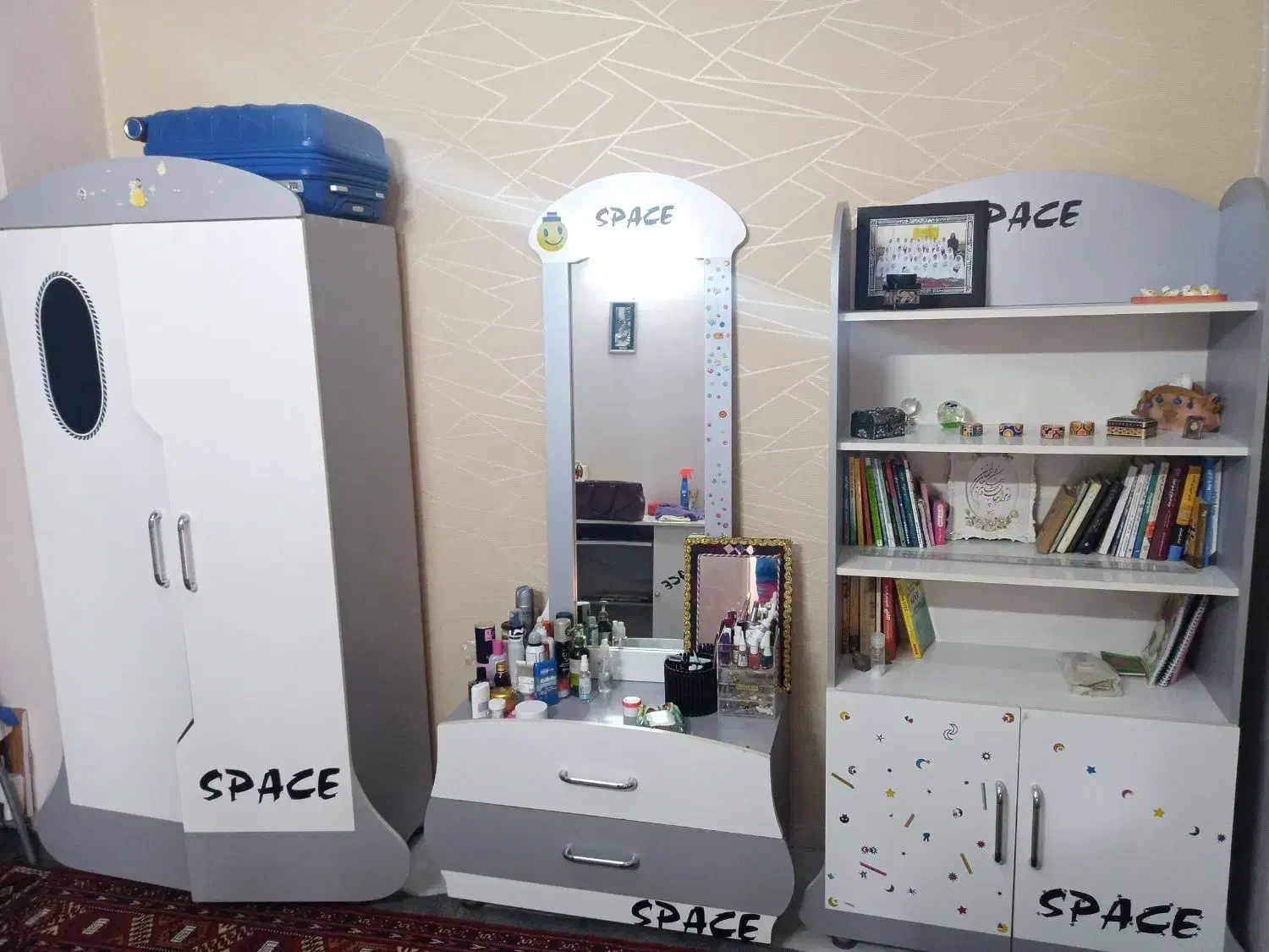 کمد اتاق و آینه و کتابخانه|تخت و سرویس خواب|گرگان, |دیوار