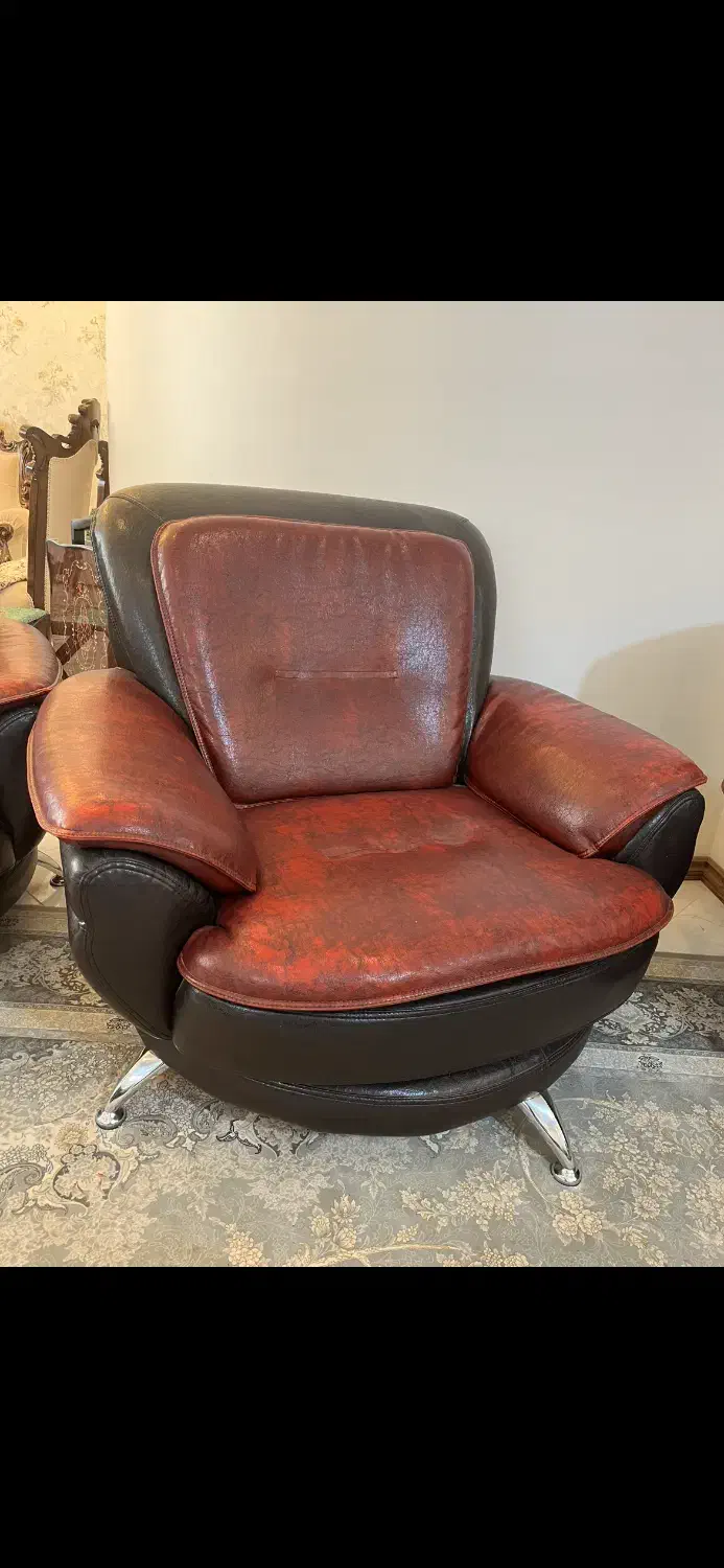 ۴ عدد مبل گردان راحتی چرم اصل ترک|مبلمان خانگی و میز عسلی|قزوین, |دیوار