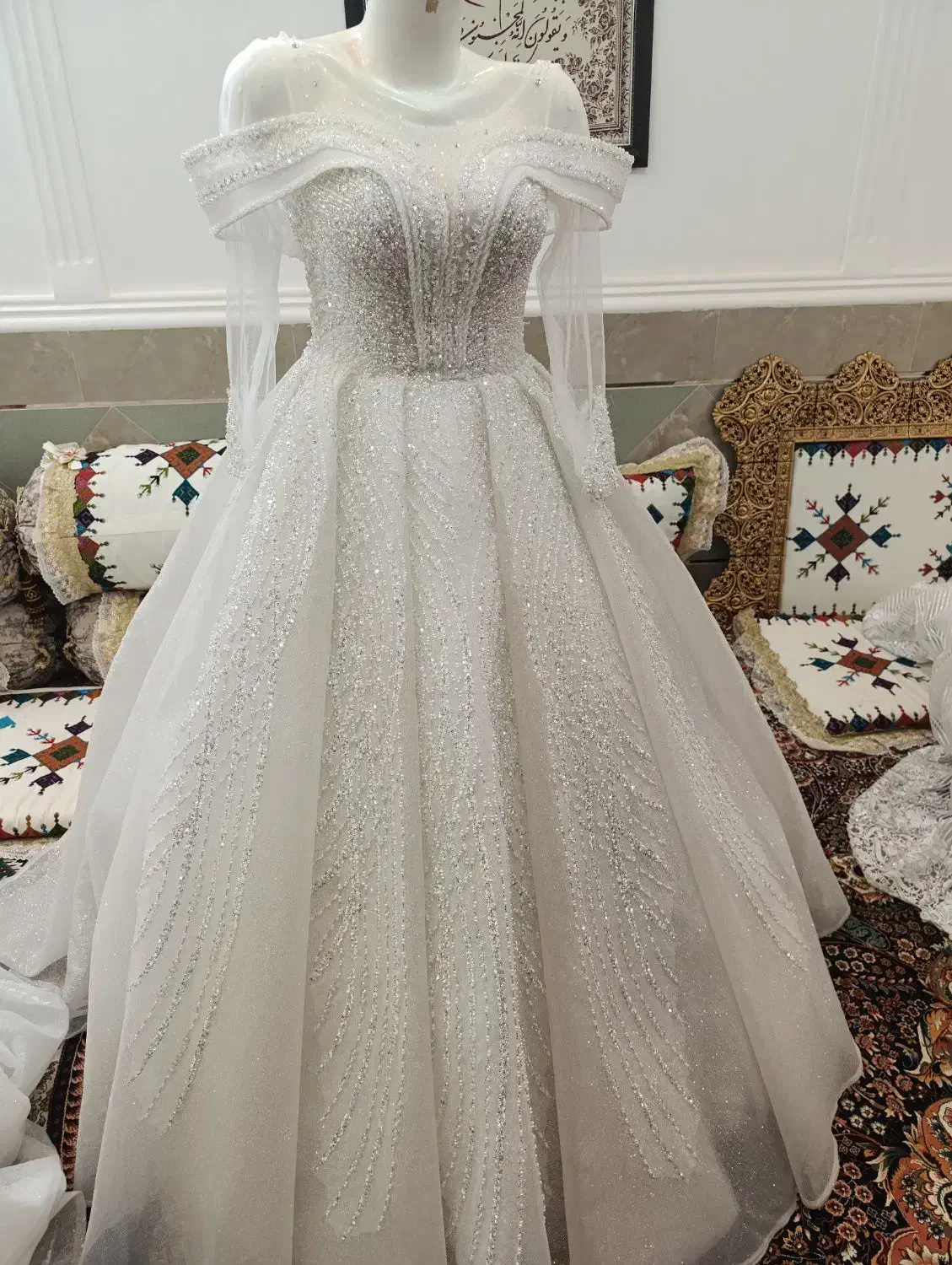 لباس عروس|لباس|خاش, |دیوار