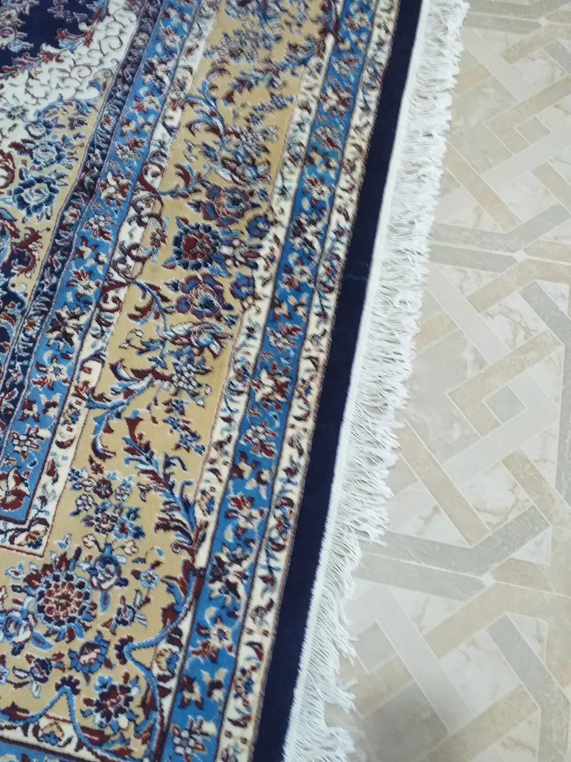 فرش سرمه ای ۵۰۰ شانه سالم وتمیز|فرش|خرم‌آباد, |دیوار