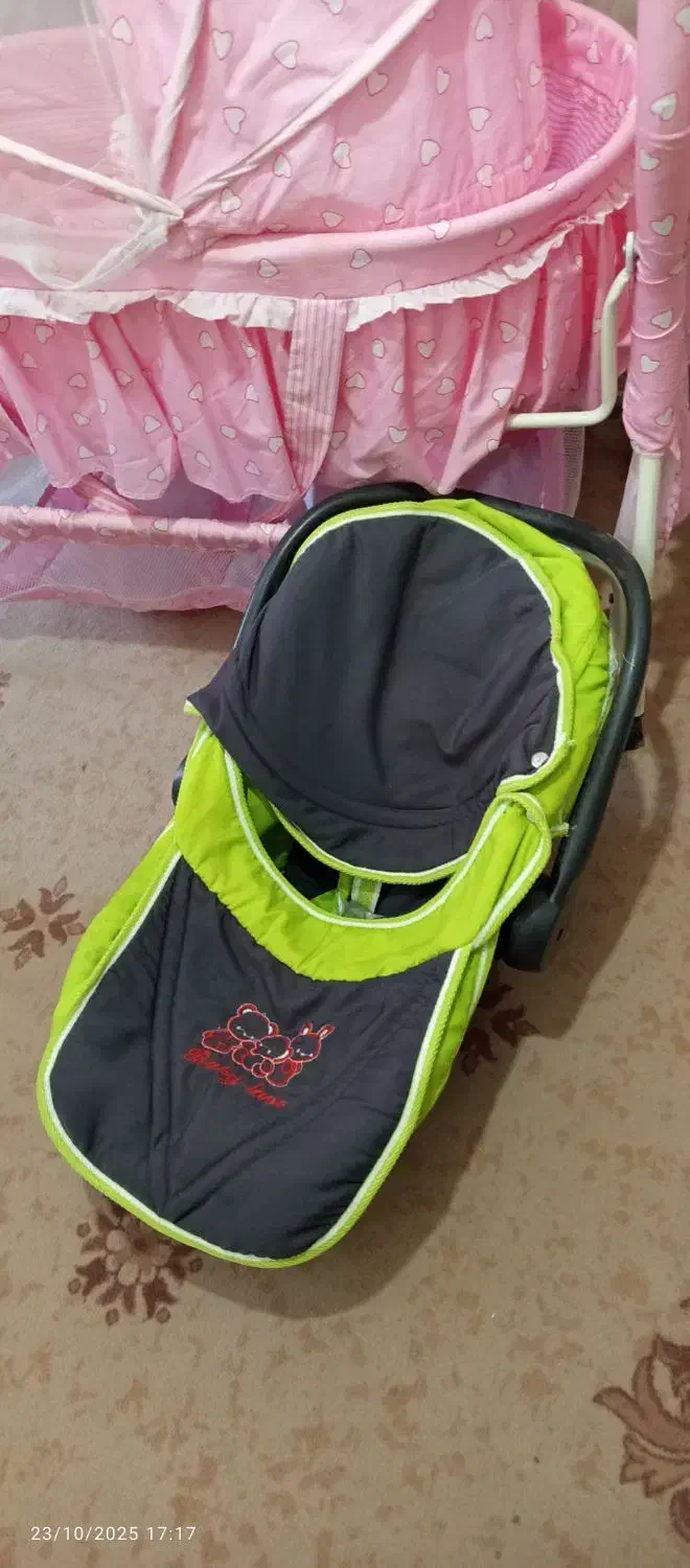 یک عدد گهواره چرخ دار وکریر|کالسکه و لوازم جانبی|اراک, |دیوار