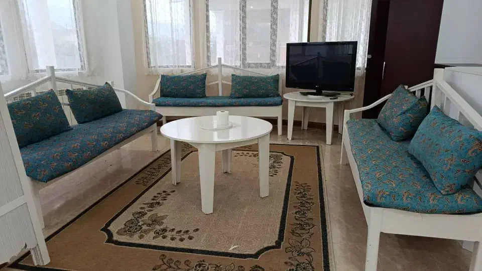 ۶عدد نیمکت چوبی ۳ نفره|صندلی و نیمکت|رودسر, |دیوار