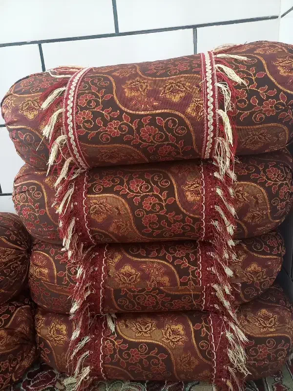 بالشت گرد|رختخواب، بالش، پتو|فیروزآباد (فارس), |دیوار