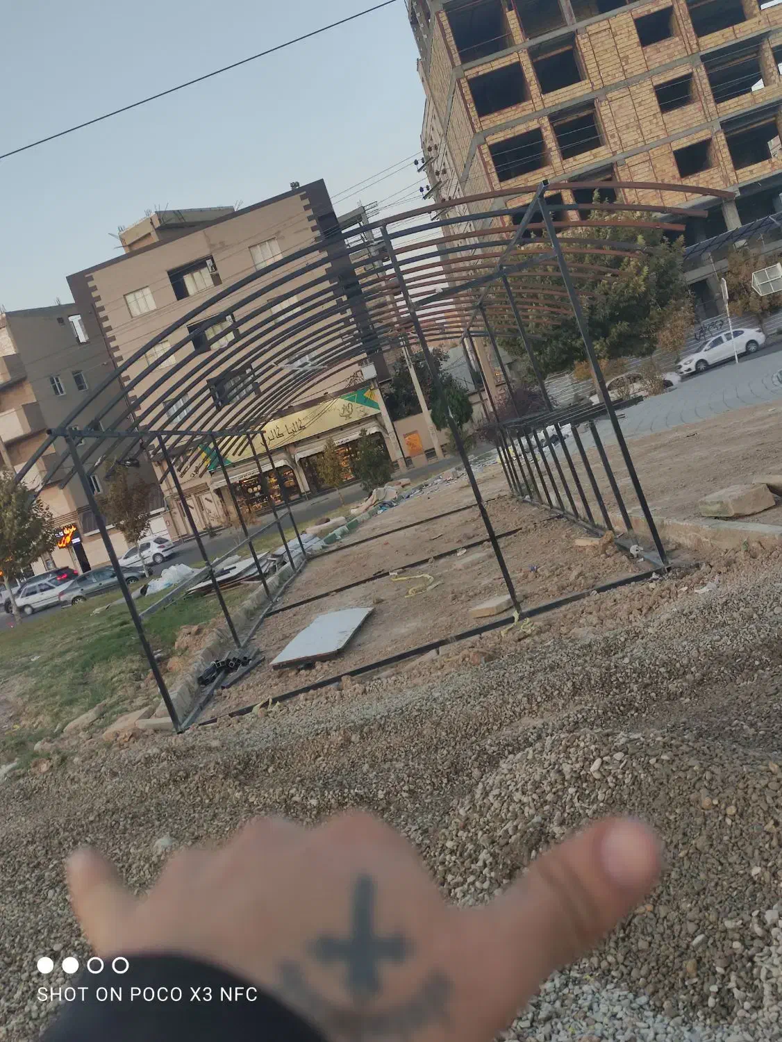 جوشکاری و نصب انواع سایبان و روشنایی|خدمات پیشه و مهارت|ارومیه, |دیوار