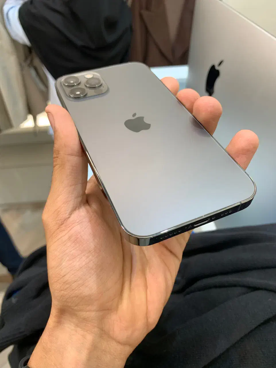 iphone12pro|موبایل|مشهد, هفت تیر (حافظ)|دیوار