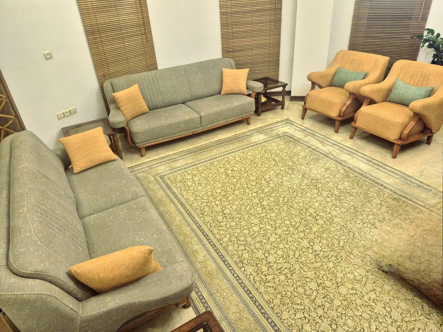 مبلمان ۸ نفره چوب راش شرکتی نو و تمیز|مبلمان خانگی و میز عسلی|آمل, |دیوار