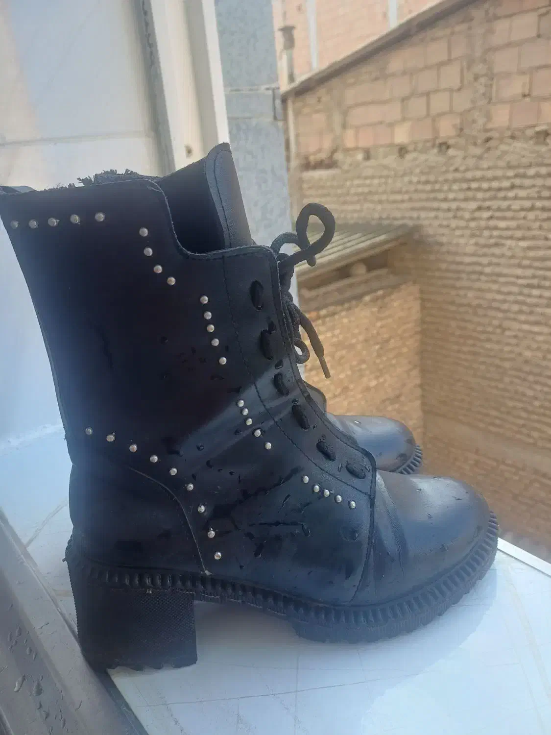 پوتین|کیف، کفش، کمربند|گرگان, |دیوار