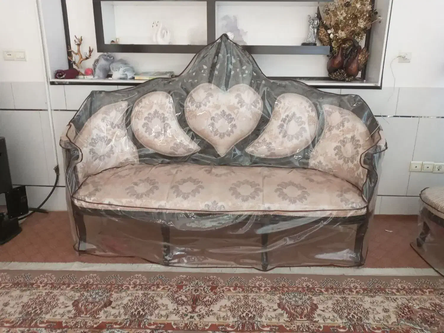 مبل سلطنتی|مبلمان خانگی و میز عسلی|اصفهان, سرشبادران|دیوار