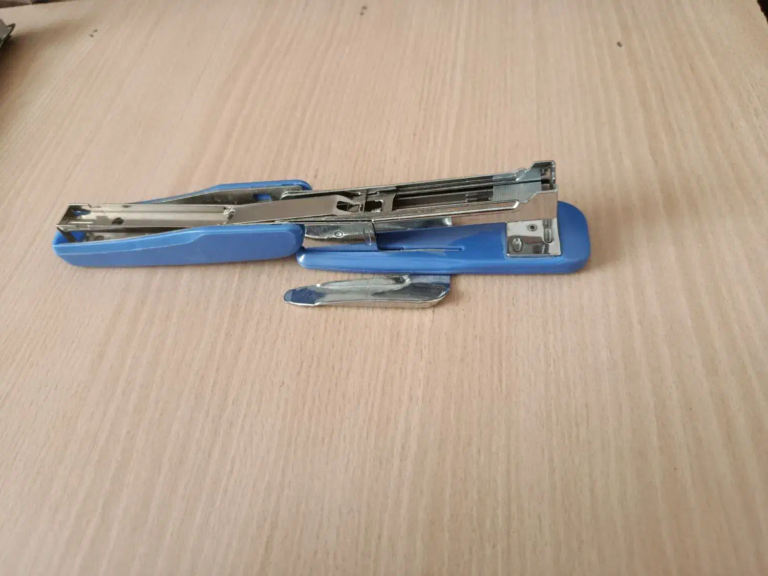 منگنه|لوازم التحریر|نیشابور, میدان حافظ|دیوار