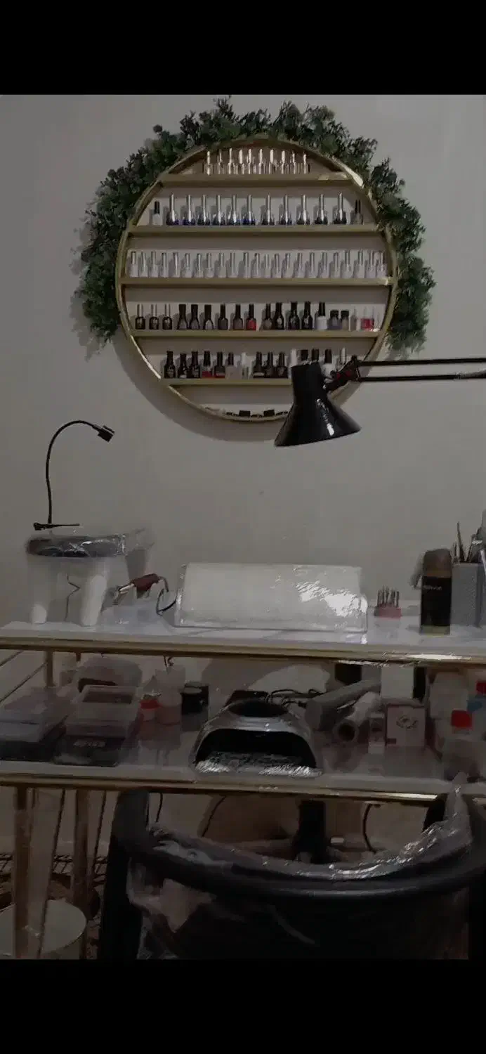 وسایل کامل کاشت ناخون با میزه دو تا صندلی|آرایشی، بهداشتی، درمانی|فسا, |دیوار