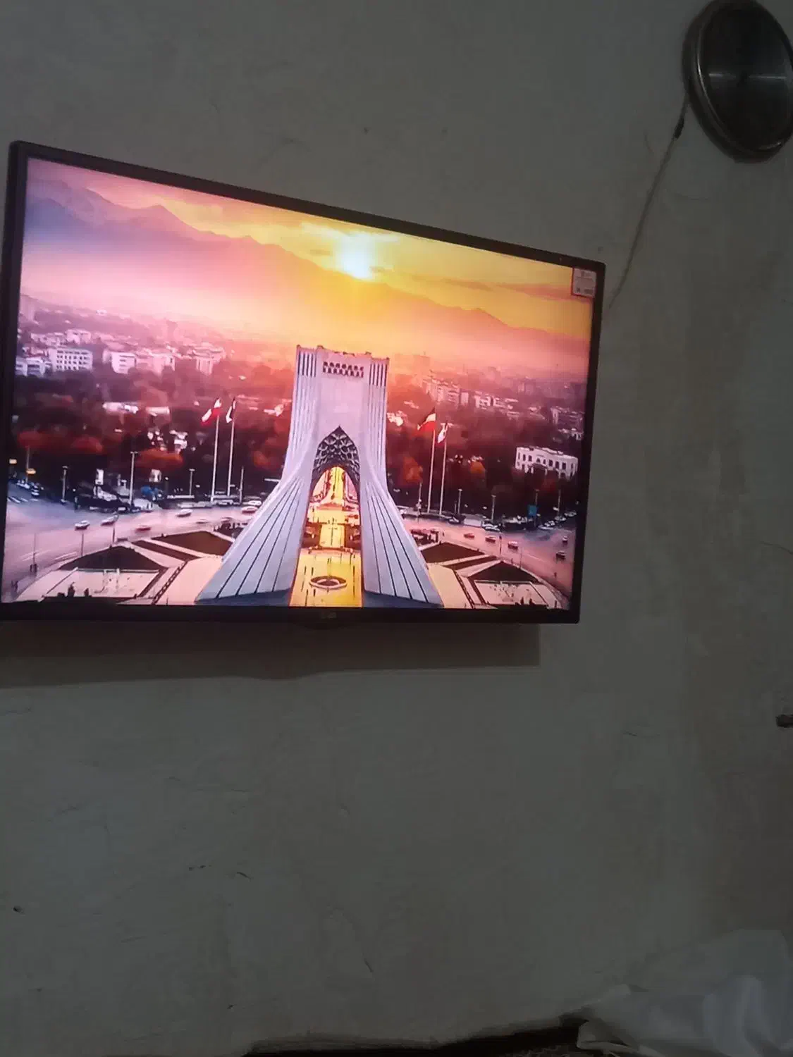 آل ای دی الجی۴۲ اسمارت|تلویزیون و پروژکتور|کبودرآهنگ, |دیوار