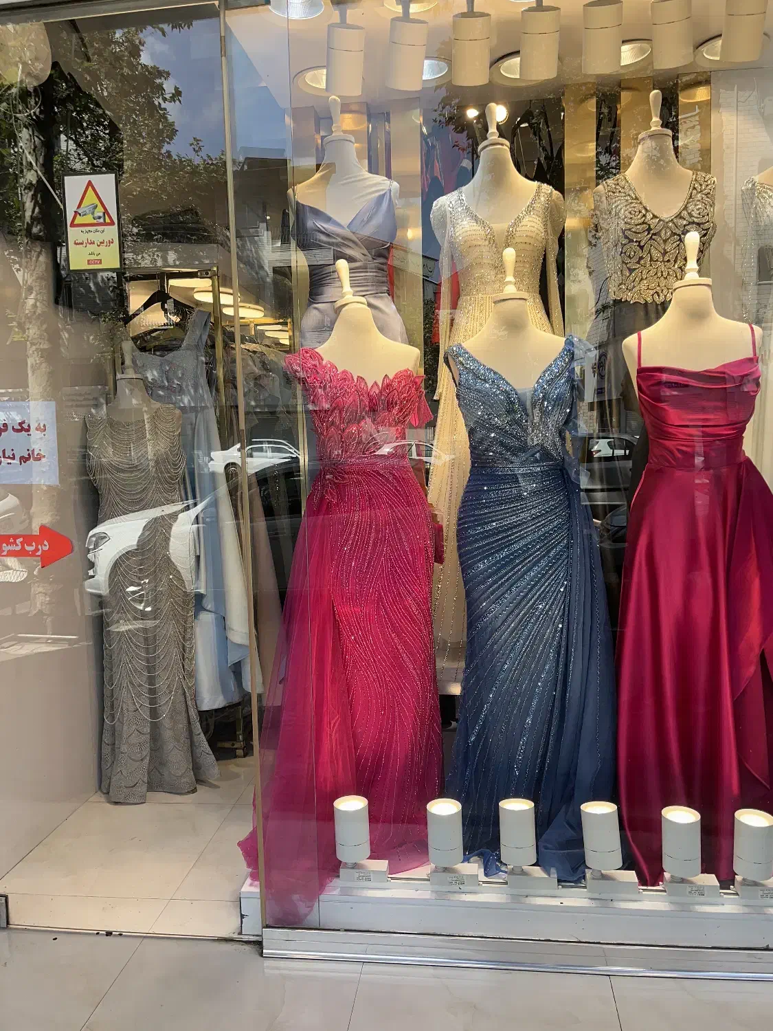 فروشنده لباس مجلسی|استخدام بازاریابی و فروش|رشت, بازار|دیوار