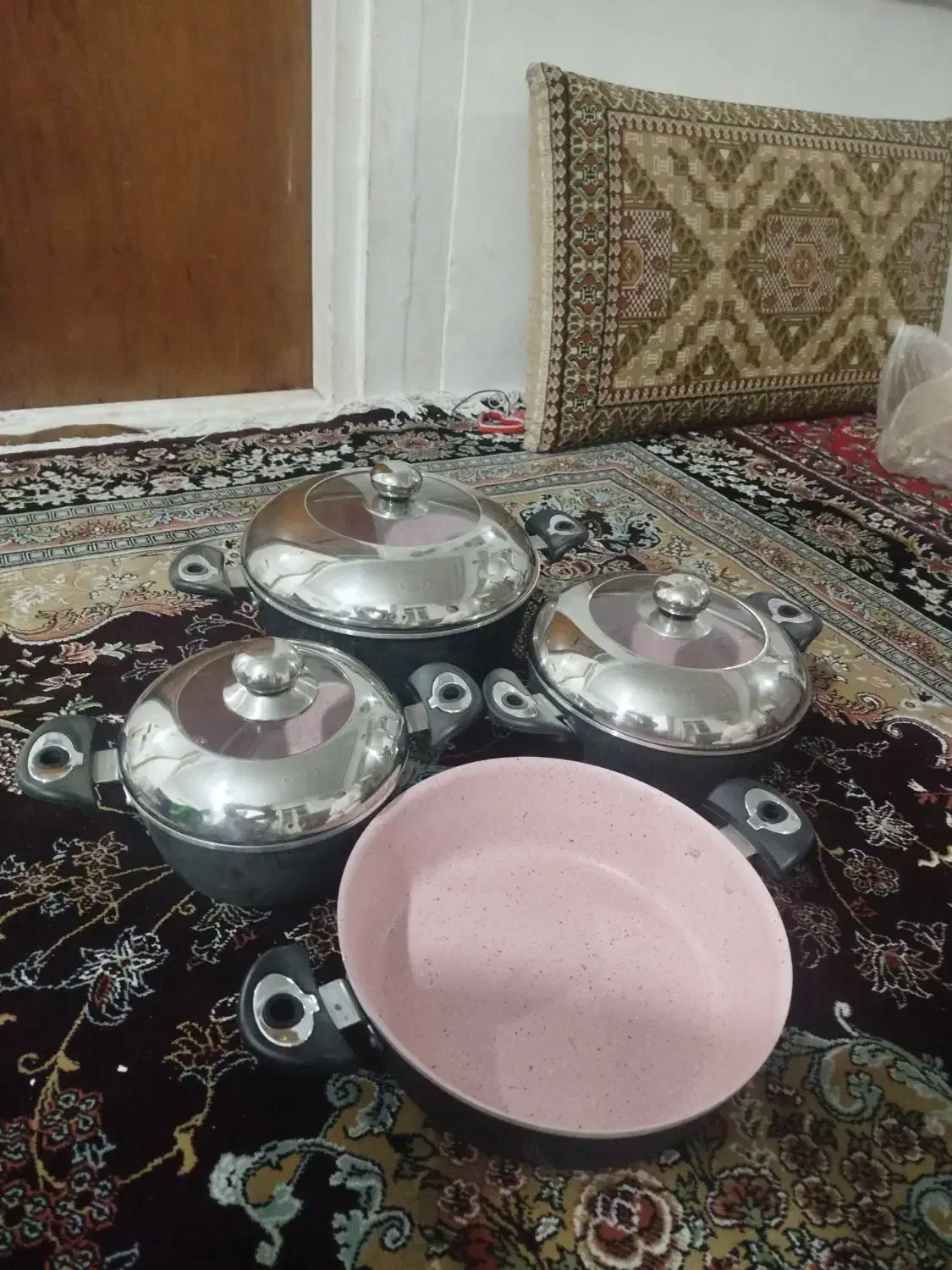 قابلمه هفت پارچه ضد خش مشکی داخل صورتی|ظروف پخت‌وپز|الوند, |دیوار