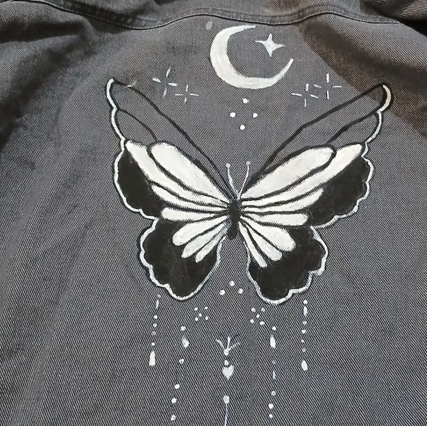 طراحی نقاشی بر روی لباس و ...|تابلو، نقاشی، عکس|قم, قلعه کامکار|دیوار