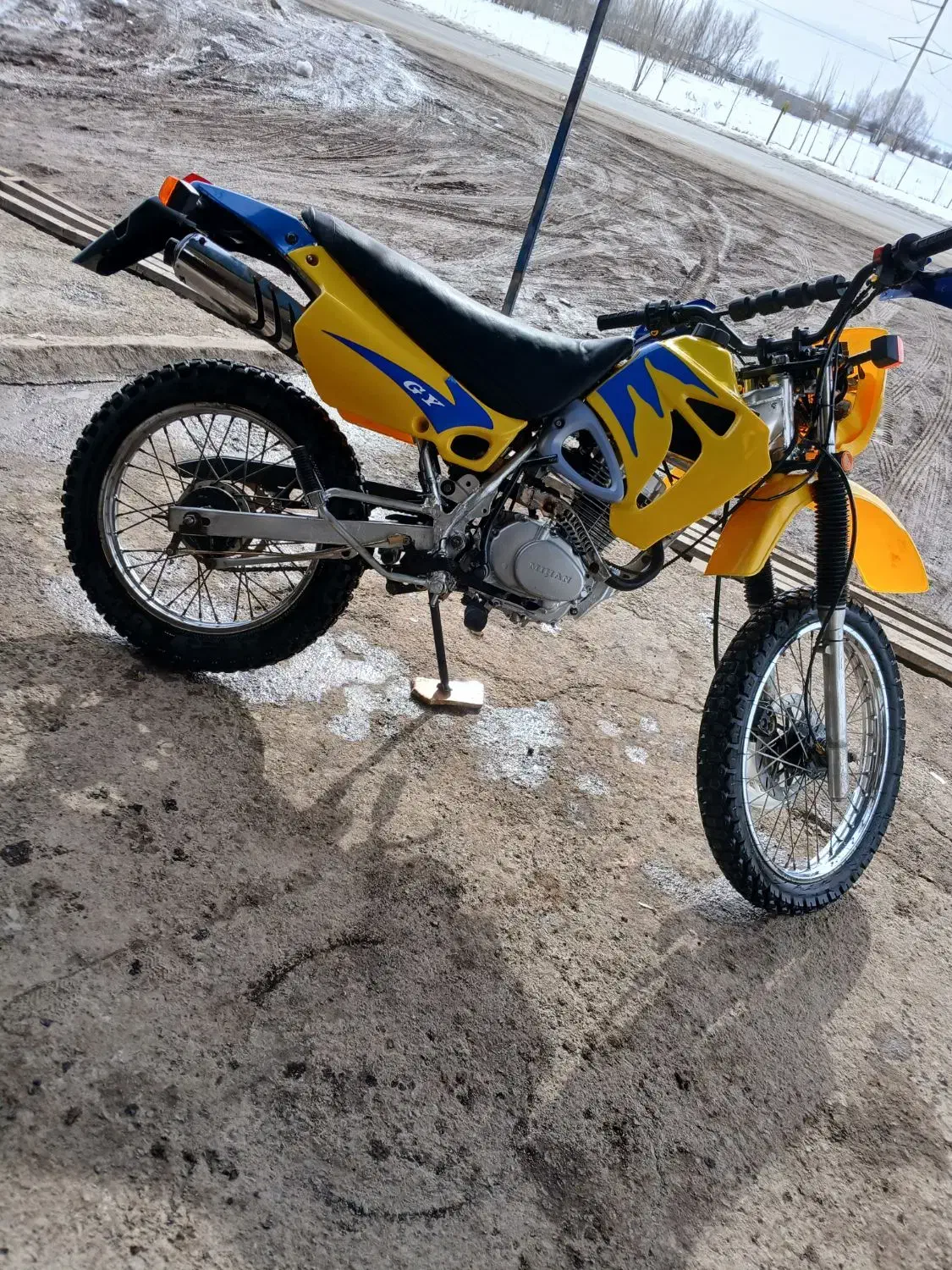 یک دستگاه پریشی جی وای خشک|موتورسیکلت|اردبیل, |دیوار