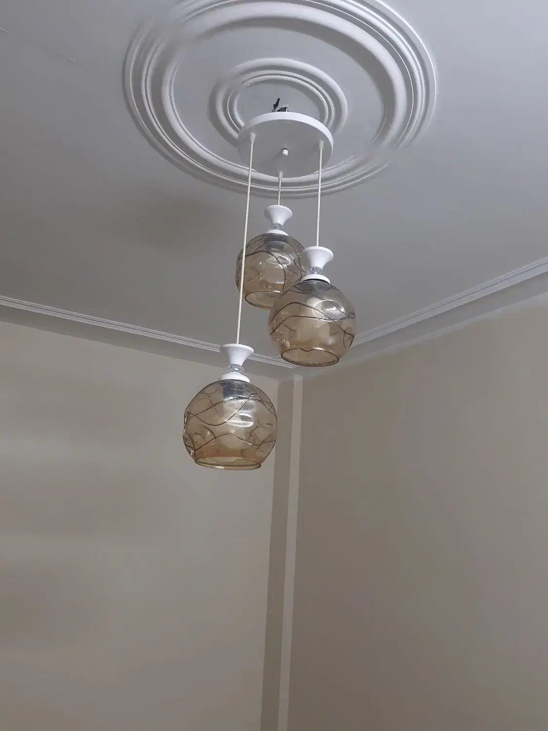 لوستر ۳ شاخه آشپزخونه یا اتاق خواب|لوستر و چراغ آویز|اندیشه, اندیشه فاز ۳|دیوار