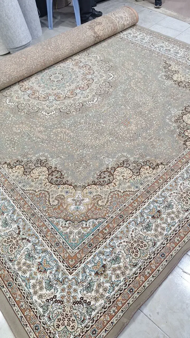 فرش سه در چهار ۷۰۰شانه اصل مشهد ضخیم و تمیز|فرش|سقز, |دیوار