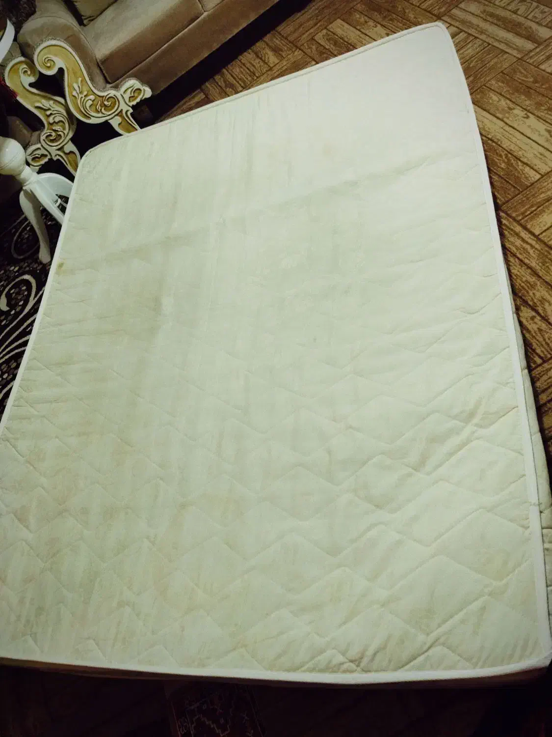 تشک تخت|تشک تختخواب|هشتگرد, هیو|دیوار