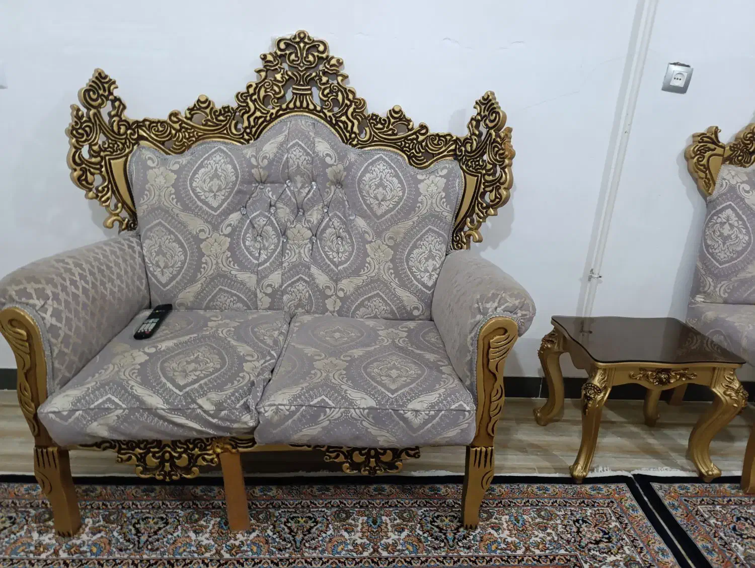 مبل نه نفره سلطنتی|مبلمان خانگی و میز عسلی|اسلامآباد غرب, |دیوار