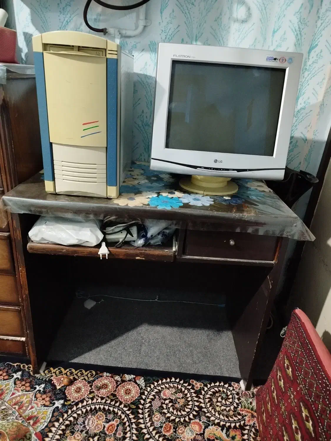 میزکامپیوتر باکامپیوتروکیس|میز تحریر و کامپیوتر|اشتهارد, |دیوار