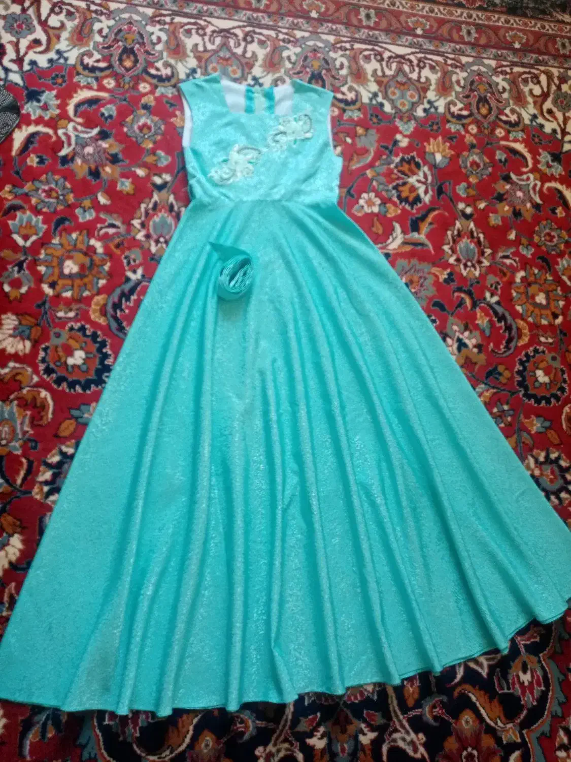 لباس مجلسی|لباس|فردوس (خراسان), |دیوار