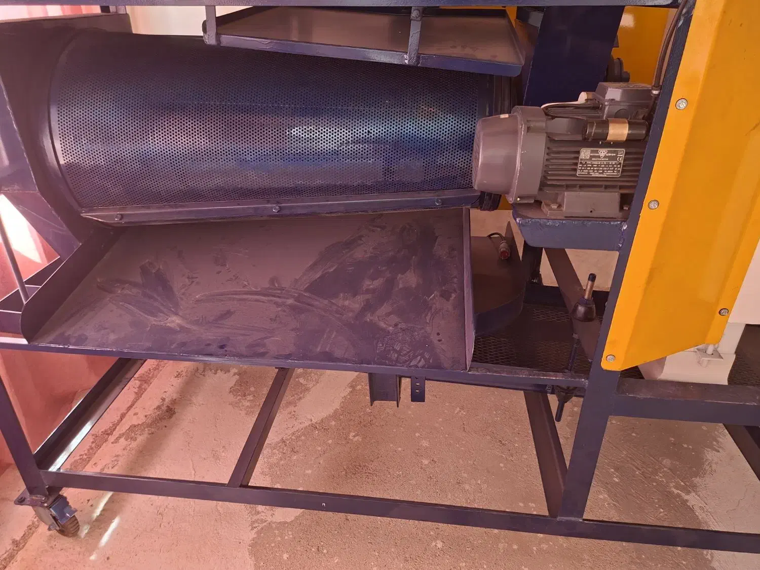 دم گیری و پاک کردن کشمش|خوردنی و آشامیدنی|قوچان, |دیوار