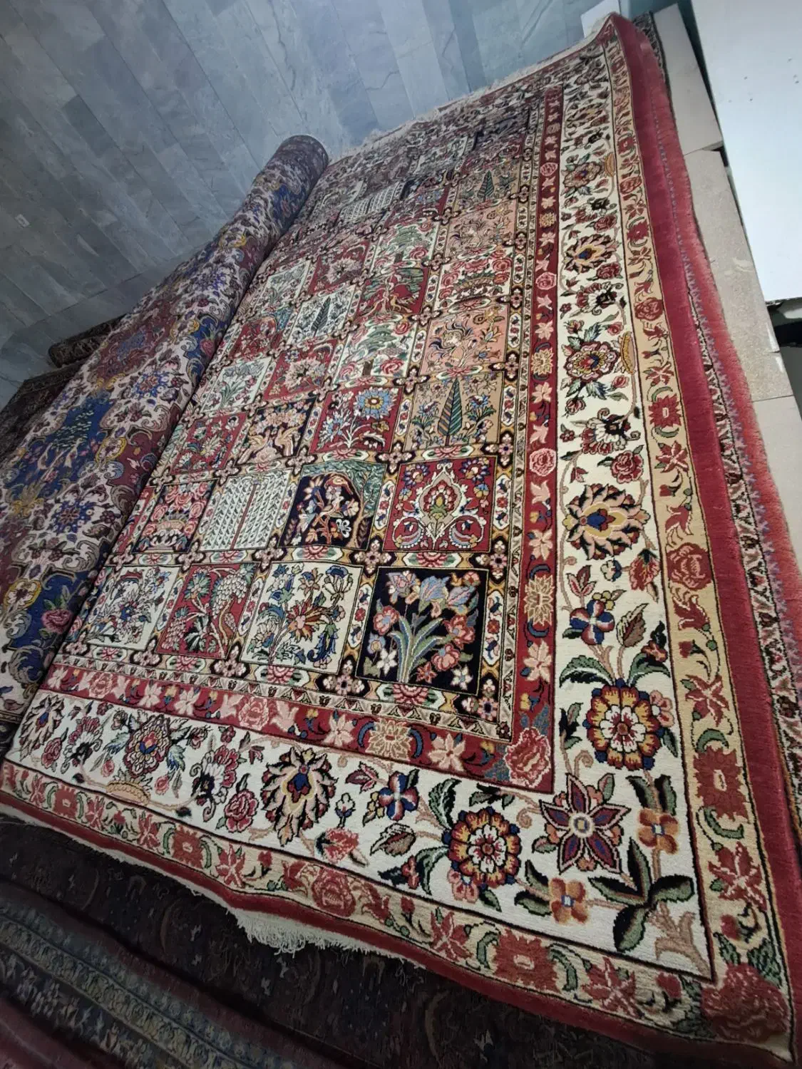 فرش دستبافت|فرش|اصفهان, حسین‌آباد|دیوار