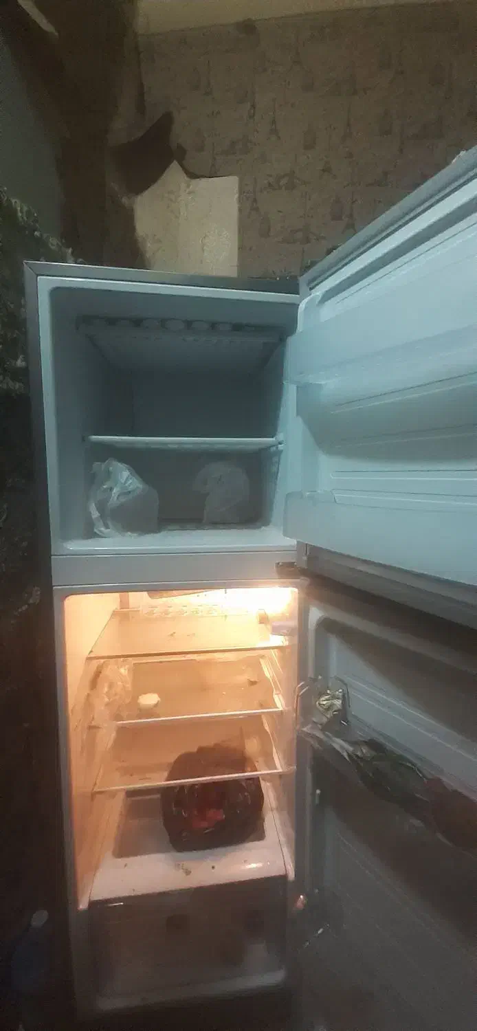 یه یخچال فیرزل یک ما خریدم|یخچال و فریزر|شیراز, بازار|دیوار