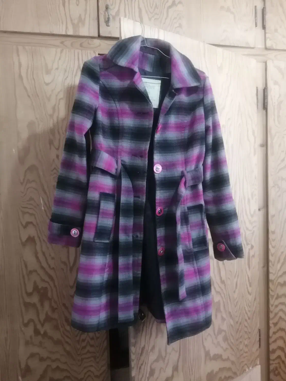 پالتو نوهست|لباس|گرگان, |دیوار