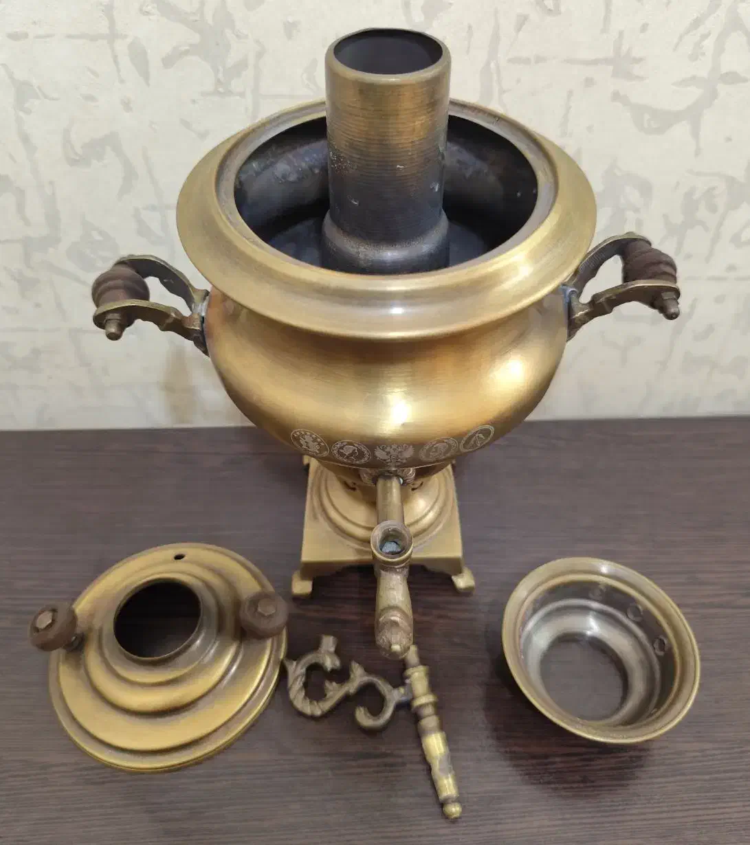 سماور زغالی برنجی یک لیتری همراه با سرویس|کلکسیون اشیاء عتیقه|تهران, نارمک|دیوار