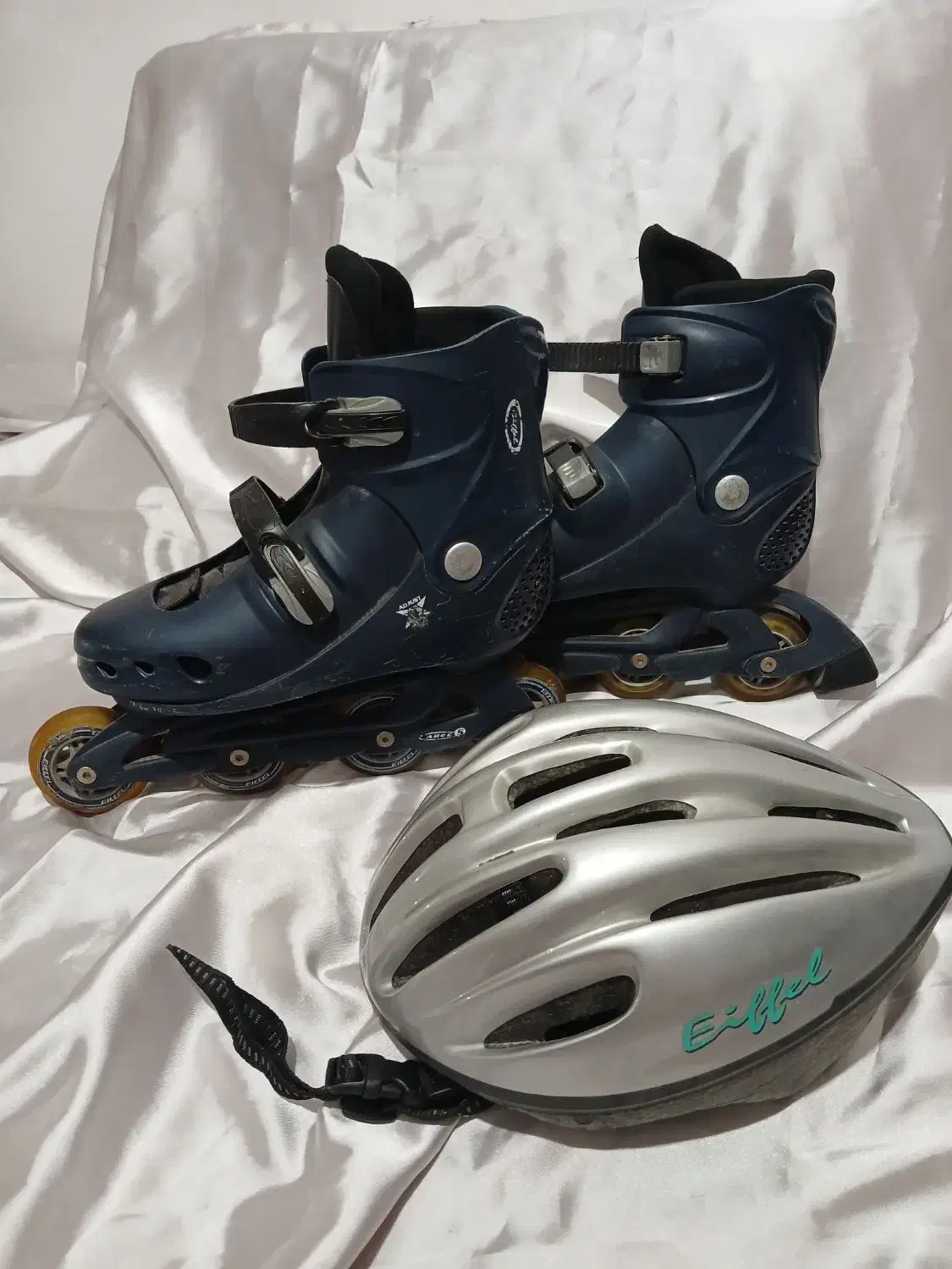 کفش اسکیت و کلاه فروشی یا معاوضه با مرغ و خروس|دوچرخه، اسکیت، اسکوتر|علیآباد کتول, |دیوار