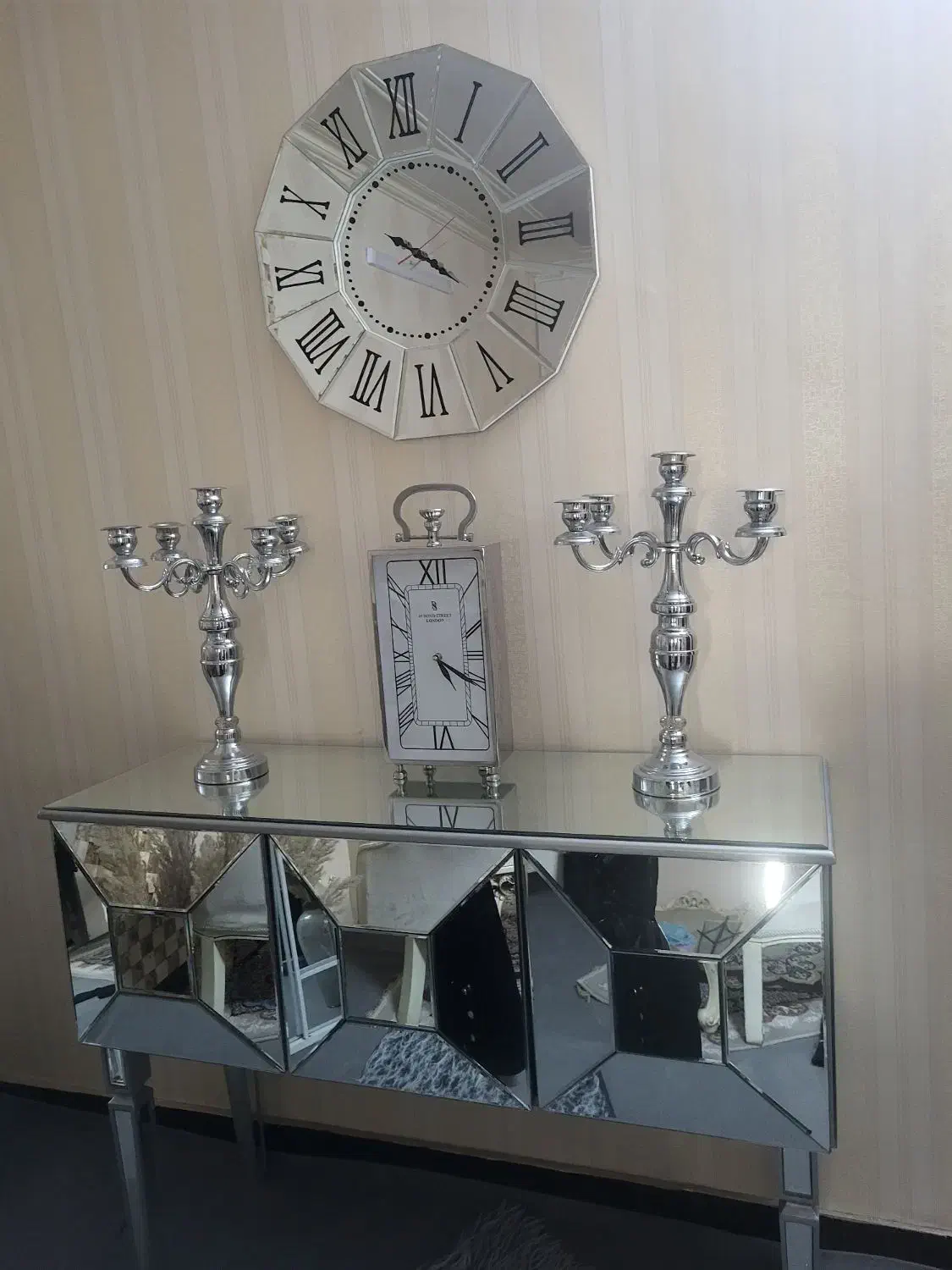 میز کنسول آینه ای و ساعت دیواری آینه ای شیک|بوفه، ویترین، کنسول|چهاردانگه (تهران), |دیوار