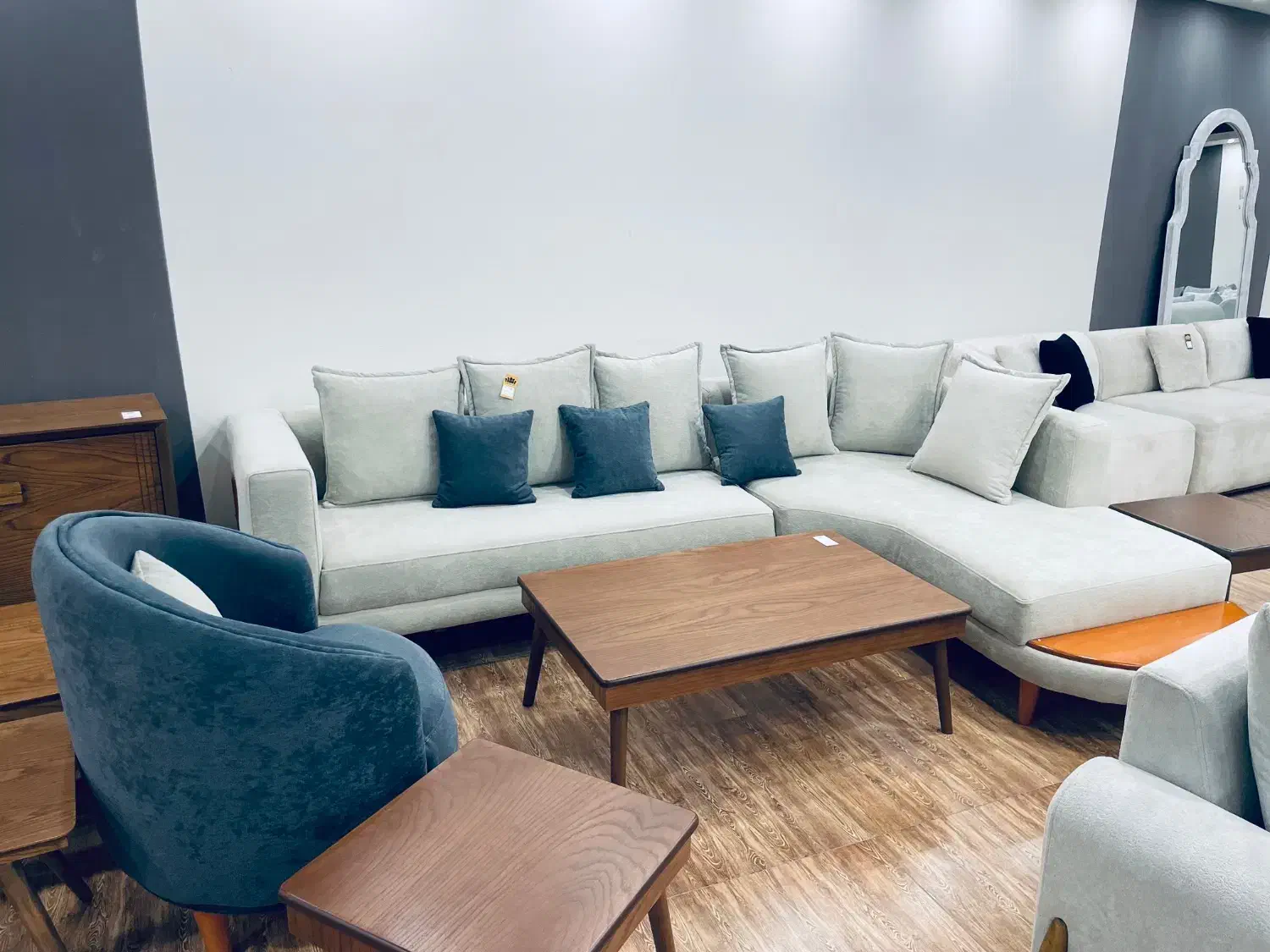 شرایط استثنایی با کمترین پیش پرداخت|مبلمان خانگی و میز عسلی|کرج, چمران|دیوار