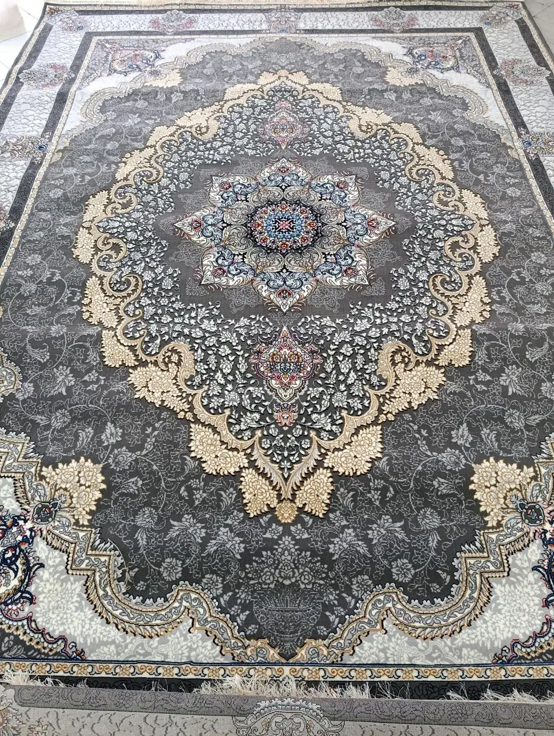 فرش12متری نقشه نسیم نقره ایی سلطنتی|فرش|زاهدان, |دیوار