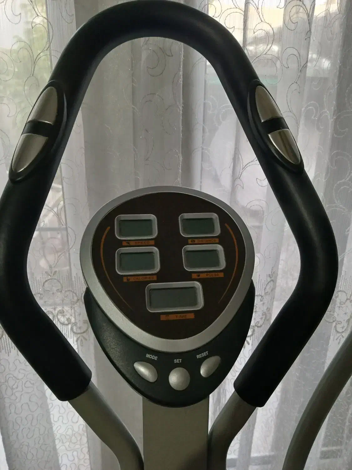 دوچرخه ثابت (اسکی فضایی)|تجهیزات ورزشی|اندیشه, اندیشه فاز ۵|دیوار