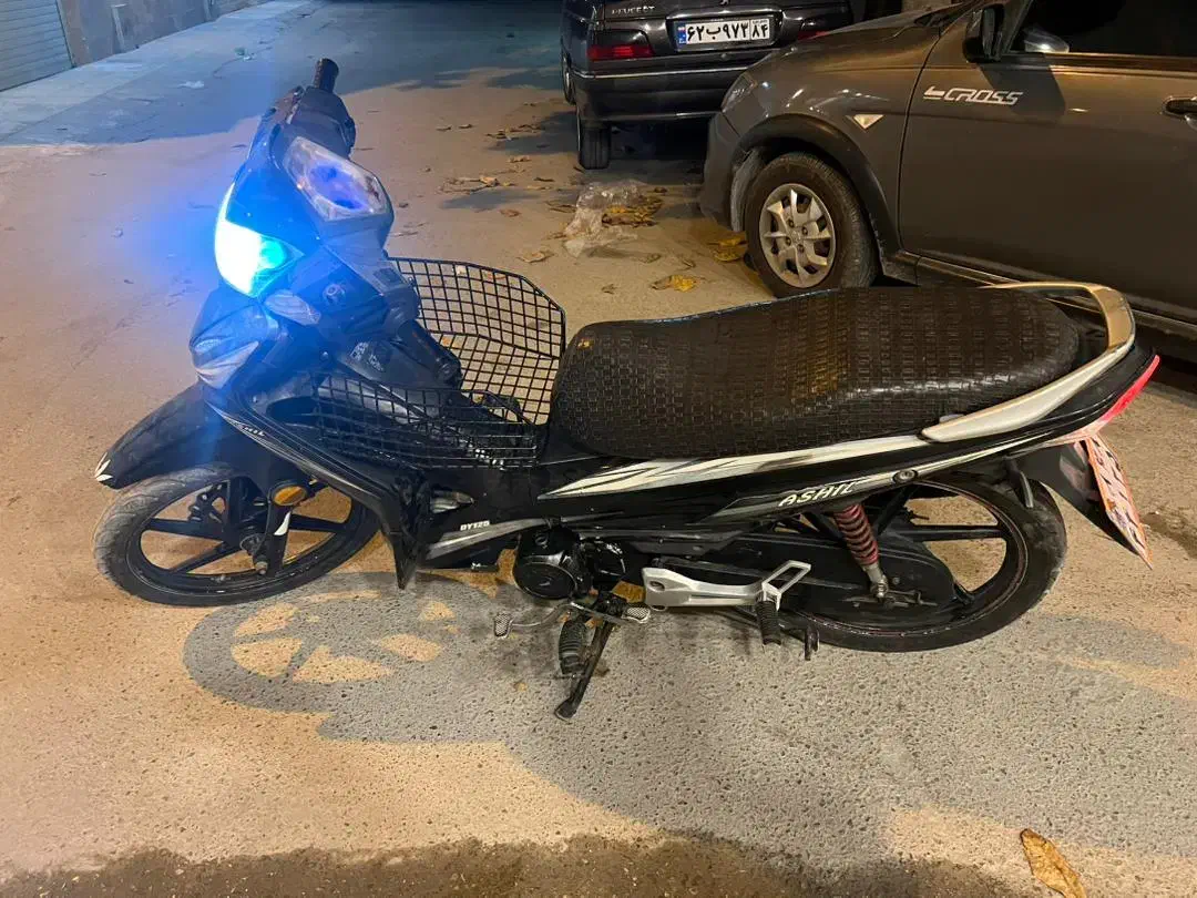 موتور آشیل بی‌کلاچ ۱۲۵ مدل ۹۳ مدارک سند و برگ سبز|موتورسیکلت|بندرعباس, |دیوار