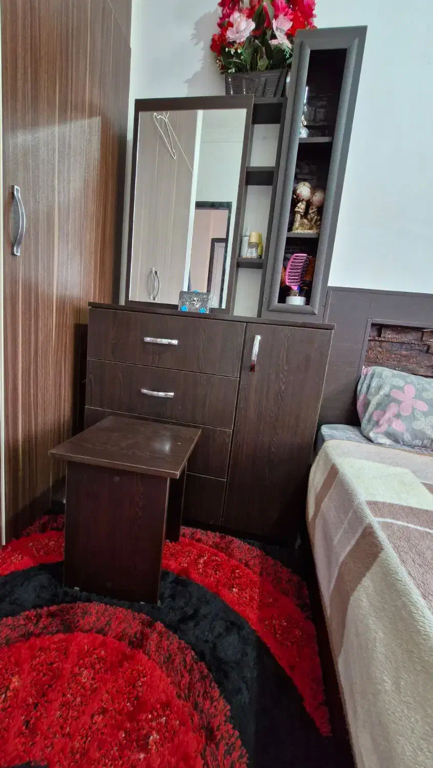 سرویس خوش خواب|تخت و سرویس خواب|صومعه‌سرا, |دیوار