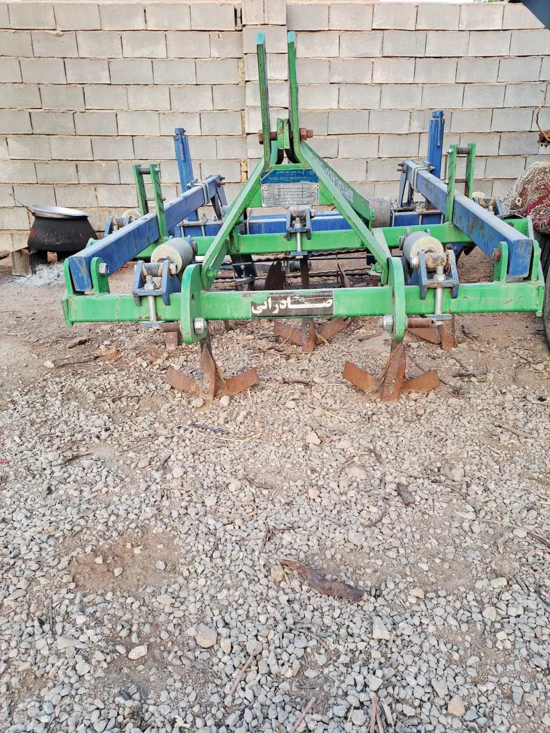 خاکورز|ماشین‌آلات صنعتی|سده (فارس), |دیوار